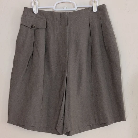 NWT Topshop Tailored Pleat Front Gray Brown Bermuda Flow Shorts - Size 6 Petite - Picture 1 of 9